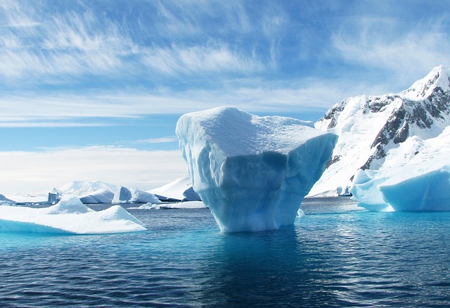 ledovec v moři.jpg